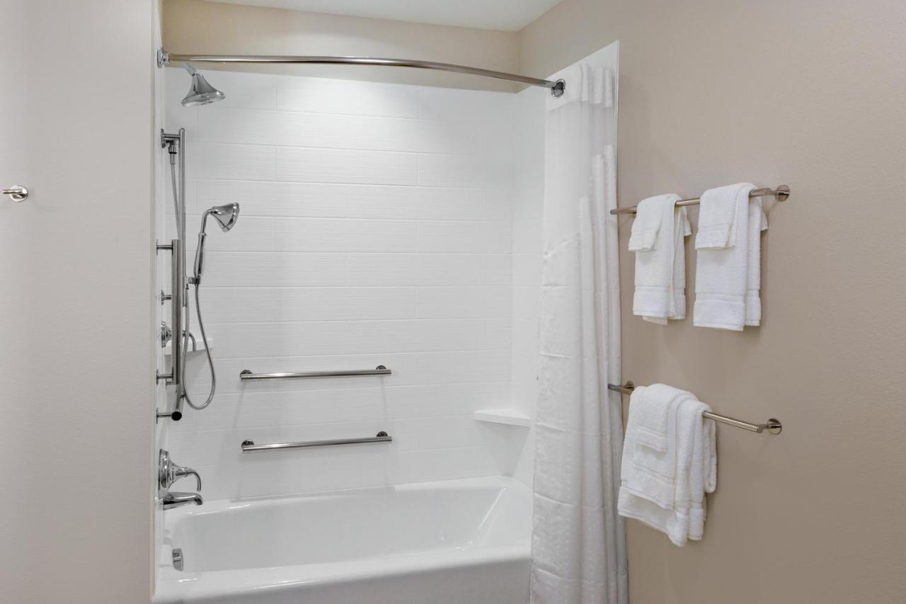 Hotel Express & - - Yakima Valley Wine By Ihg